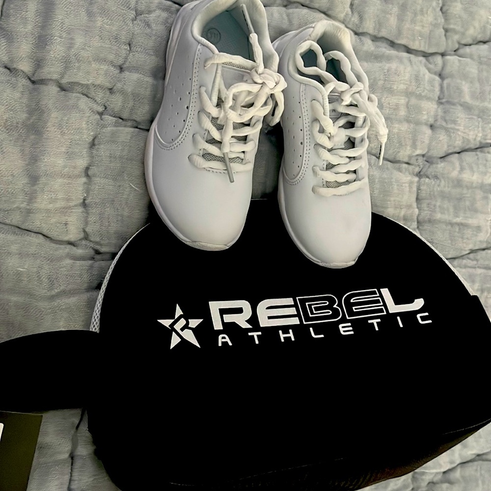 Rebel rise shoe